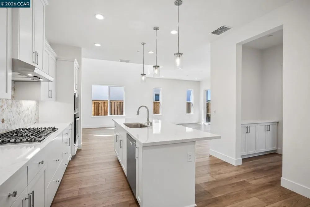 17417 Bushwick Lane Lathrop, CA 95330
