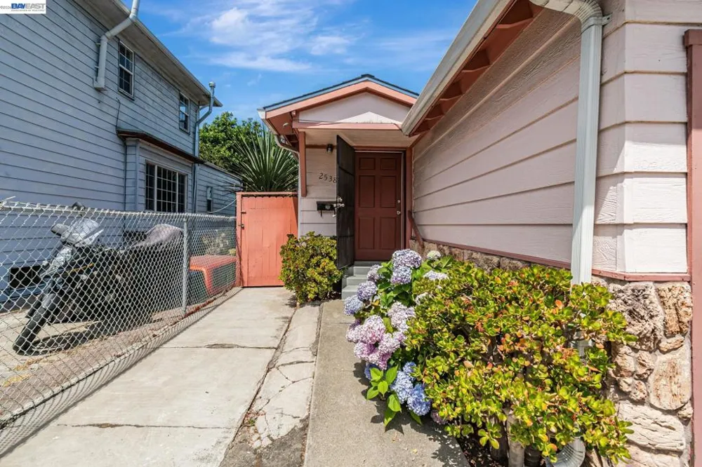 2538 E 16Th St Oakland, CA 94601