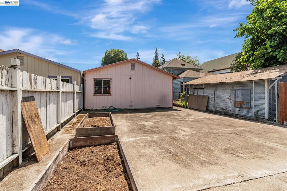 2538 E 16Th St Oakland, CA 94601