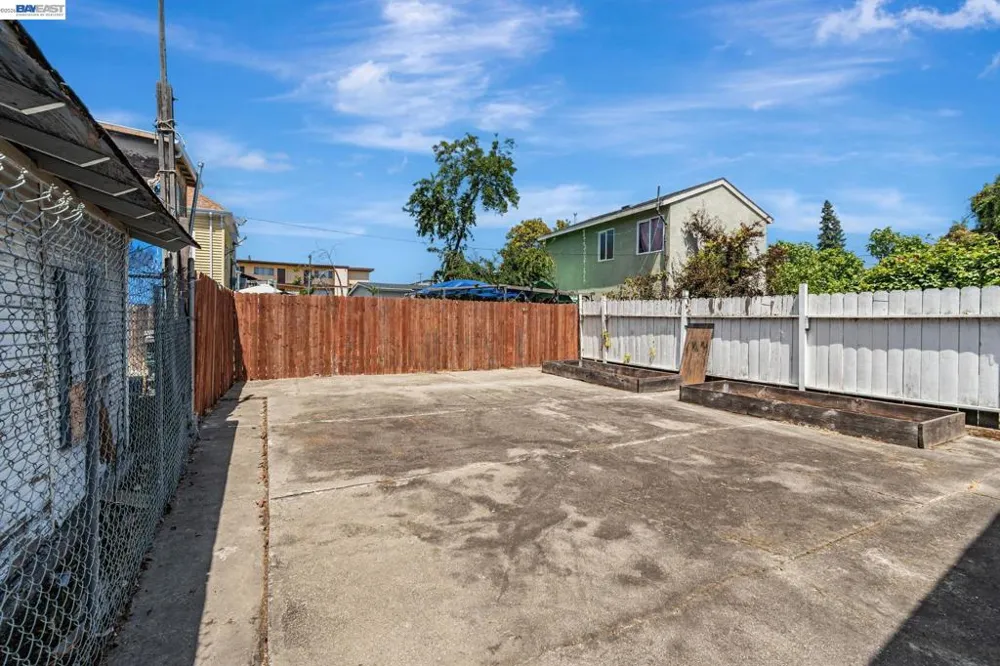 2538 E 16Th St Oakland, CA 94601