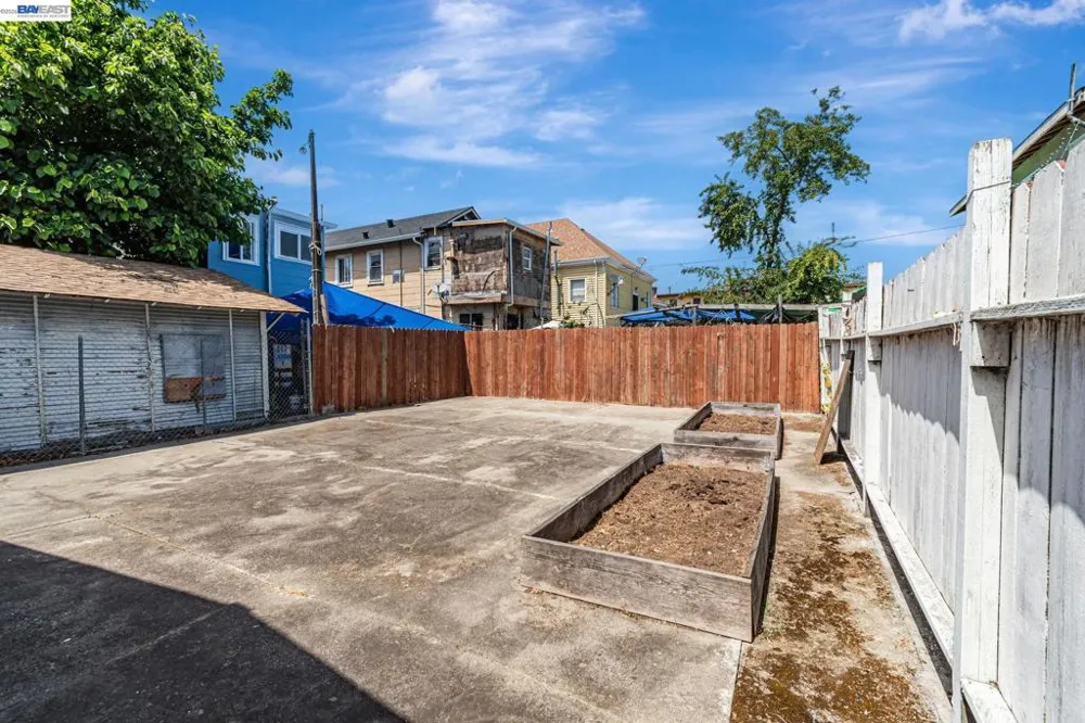 2538 E 16Th St Oakland, CA 94601
