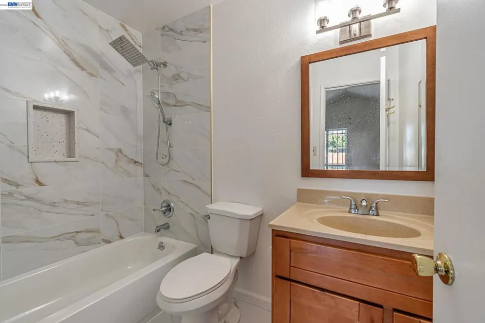 2538 E 16Th St Oakland, CA 94601