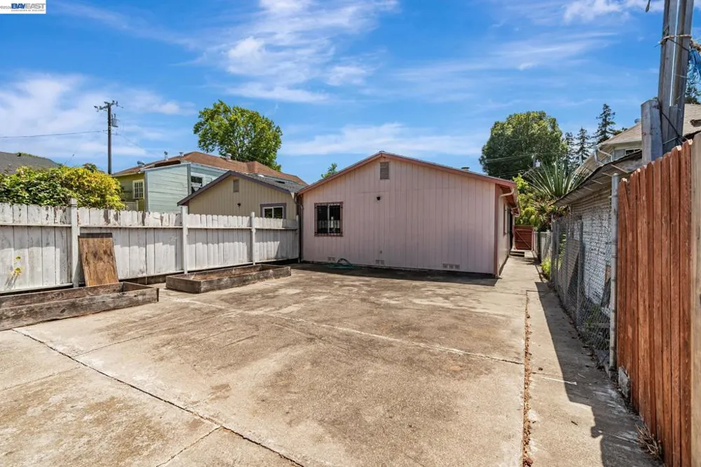 2538 E 16Th St Oakland, CA 94601