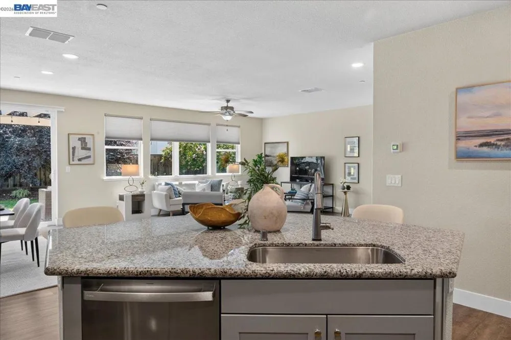 1814 Balsam Ct Lathrop, CA 95330