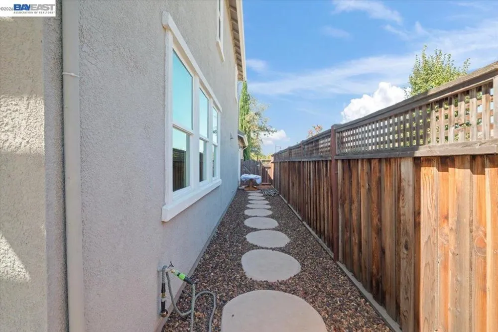 1814 Balsam Ct Lathrop, CA 95330