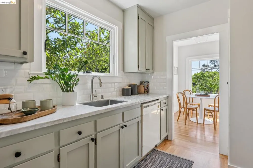 214 Mandalay Rd Oakland, CA 94618