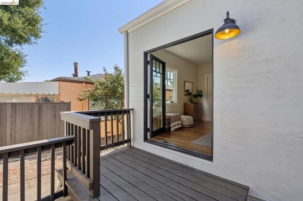 214 Mandalay Rd Oakland, CA 94618