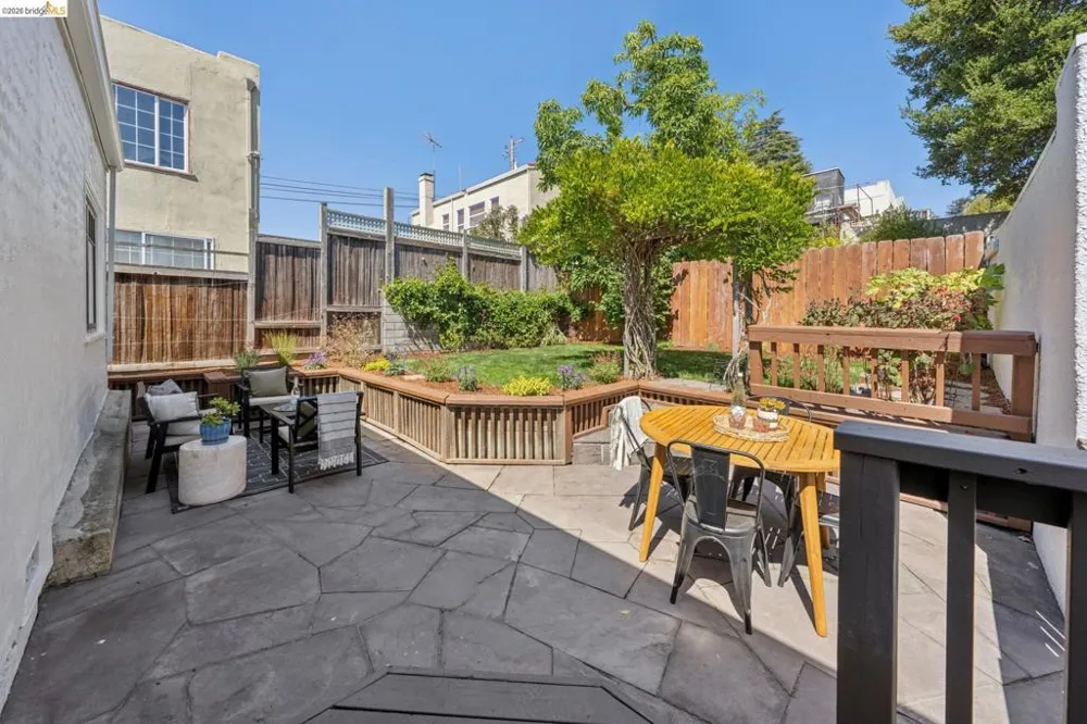214 Mandalay Rd Oakland, CA 94618