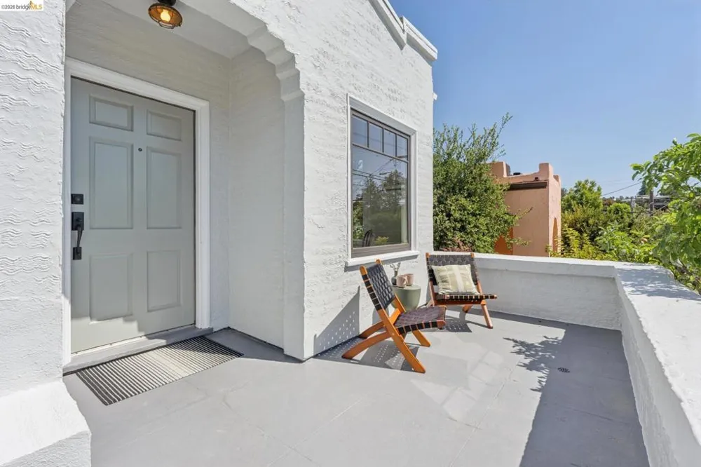 214 Mandalay Rd Oakland, CA 94618
