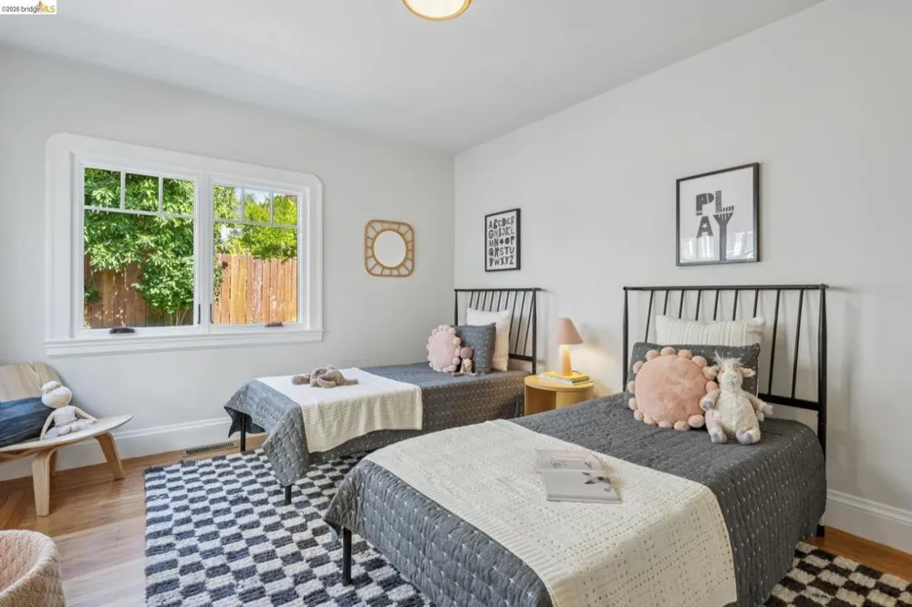 214 Mandalay Rd Oakland, CA 94618