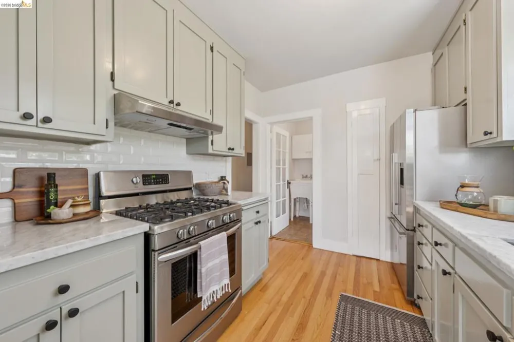 214 Mandalay Rd Oakland, CA 94618