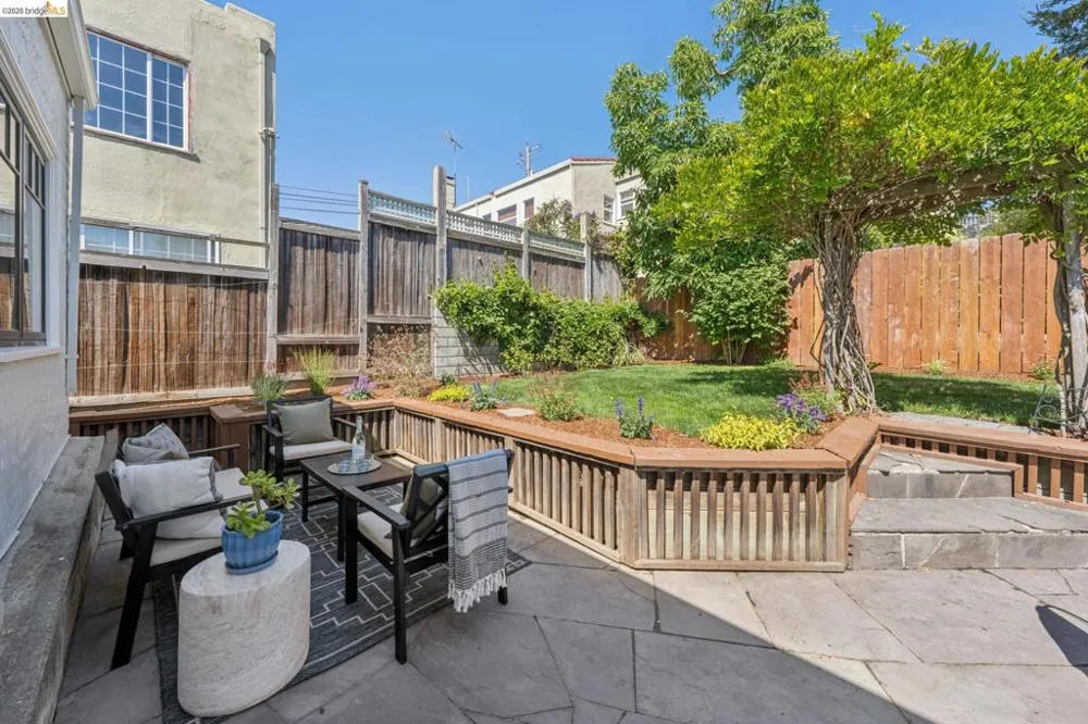 214 Mandalay Rd Oakland, CA 94618