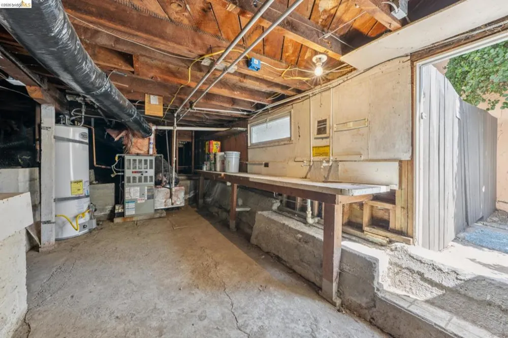 214 Mandalay Rd Oakland, CA 94618
