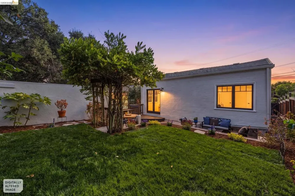 214 Mandalay Rd Oakland, CA 94618
