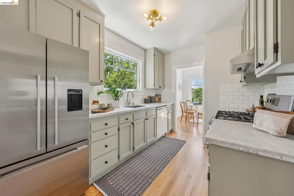 214 Mandalay Rd Oakland, CA 94618