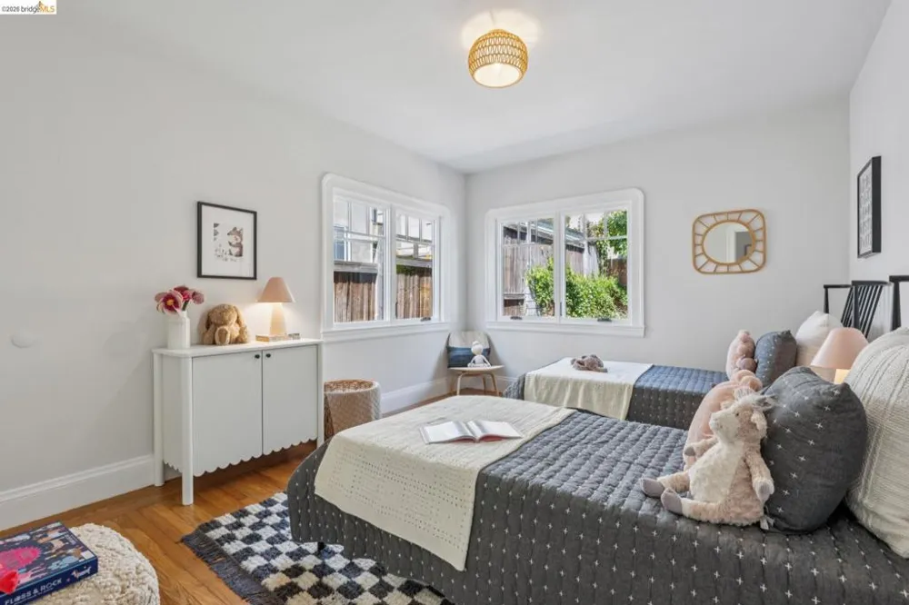 214 Mandalay Rd Oakland, CA 94618