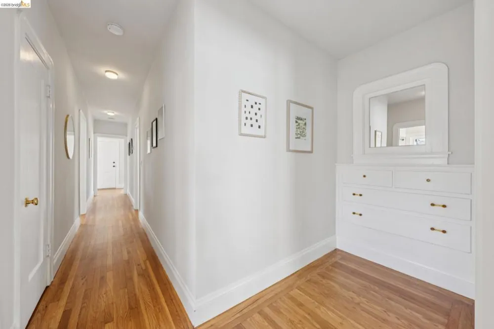 214 Mandalay Rd Oakland, CA 94618
