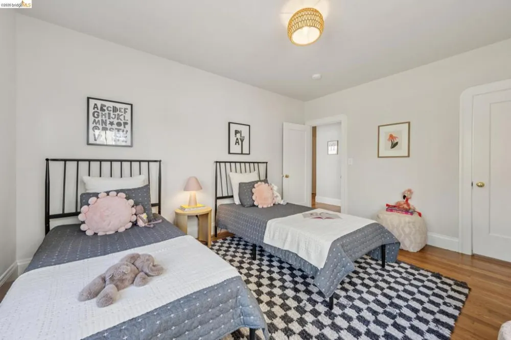 214 Mandalay Rd Oakland, CA 94618
