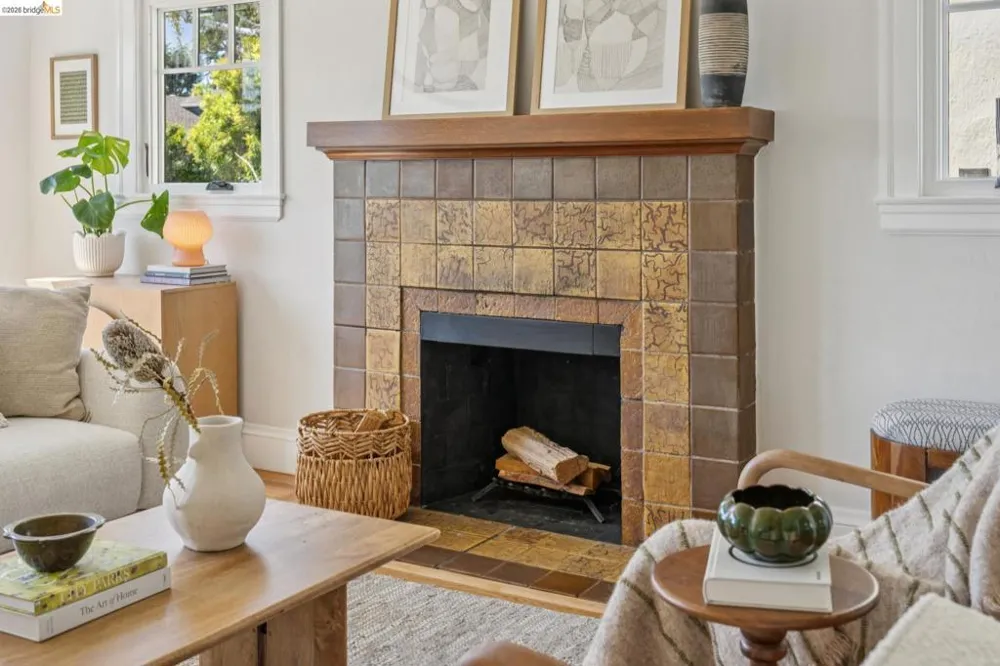 214 Mandalay Rd Oakland, CA 94618