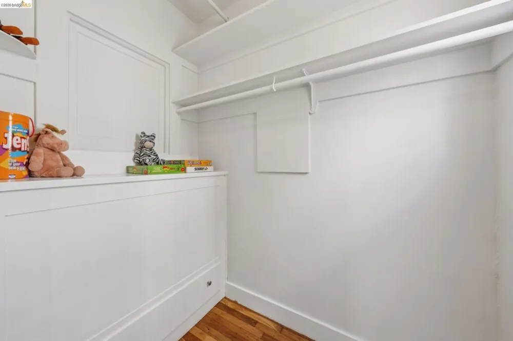 214 Mandalay Rd Oakland, CA 94618