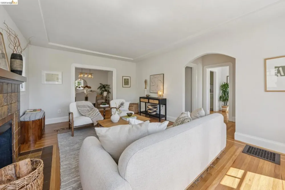 214 Mandalay Rd Oakland, CA 94618