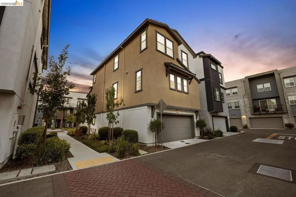 2825 Crusader ST Alameda, CA 94501