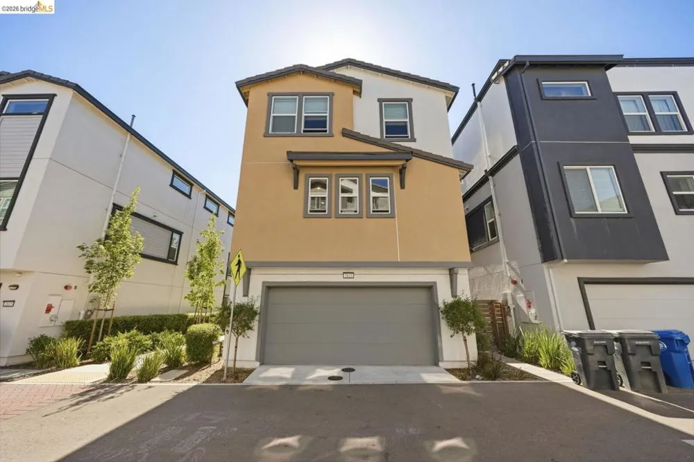 2825 Crusader ST Alameda, CA 94501