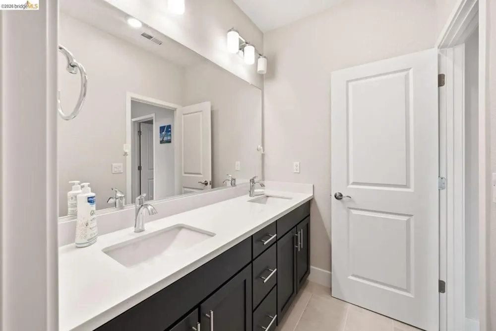 2825 Crusader ST Alameda, CA 94501