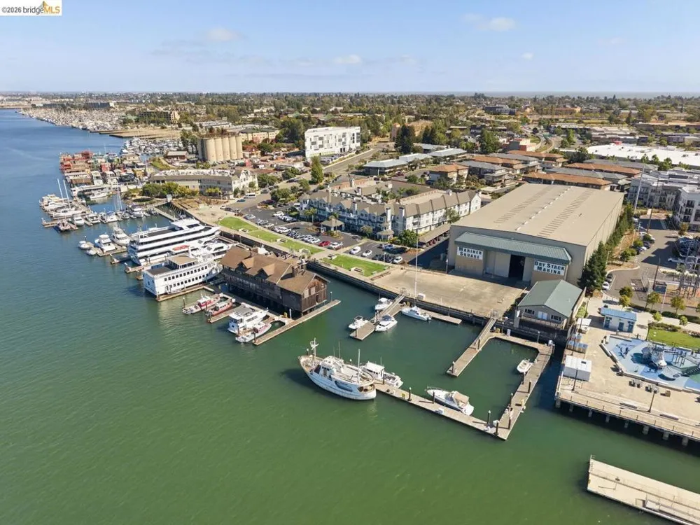 2825 Crusader ST Alameda, CA 94501