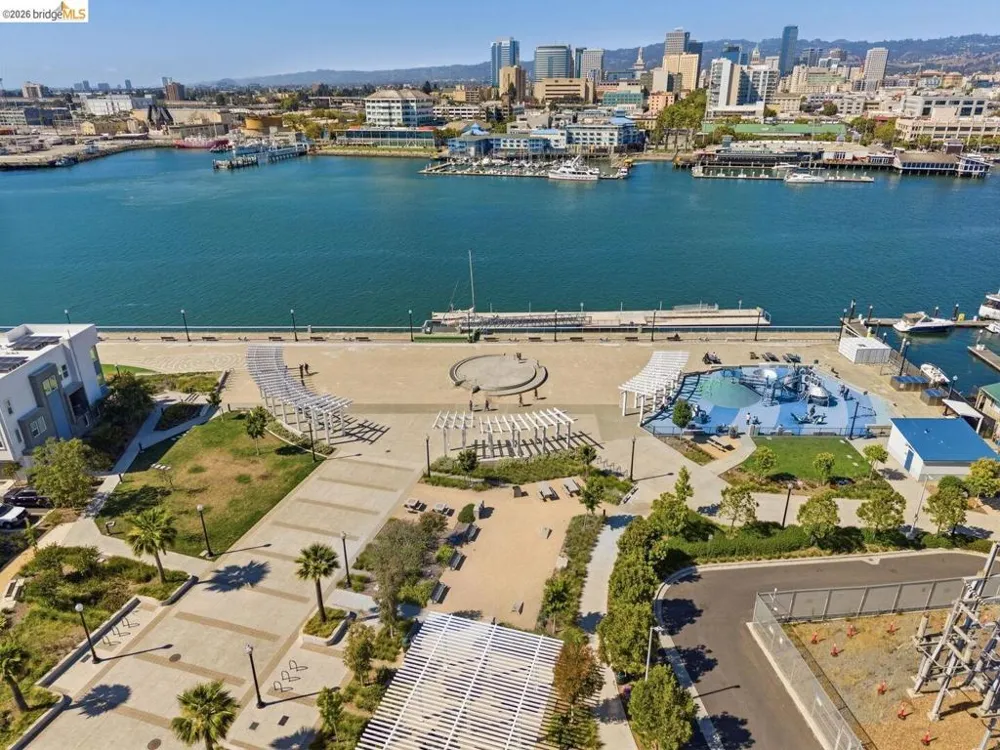 2825 Crusader ST Alameda, CA 94501