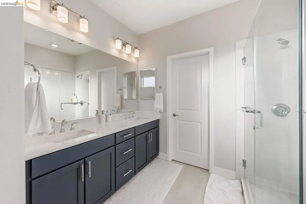 2825 Crusader ST Alameda, CA 94501