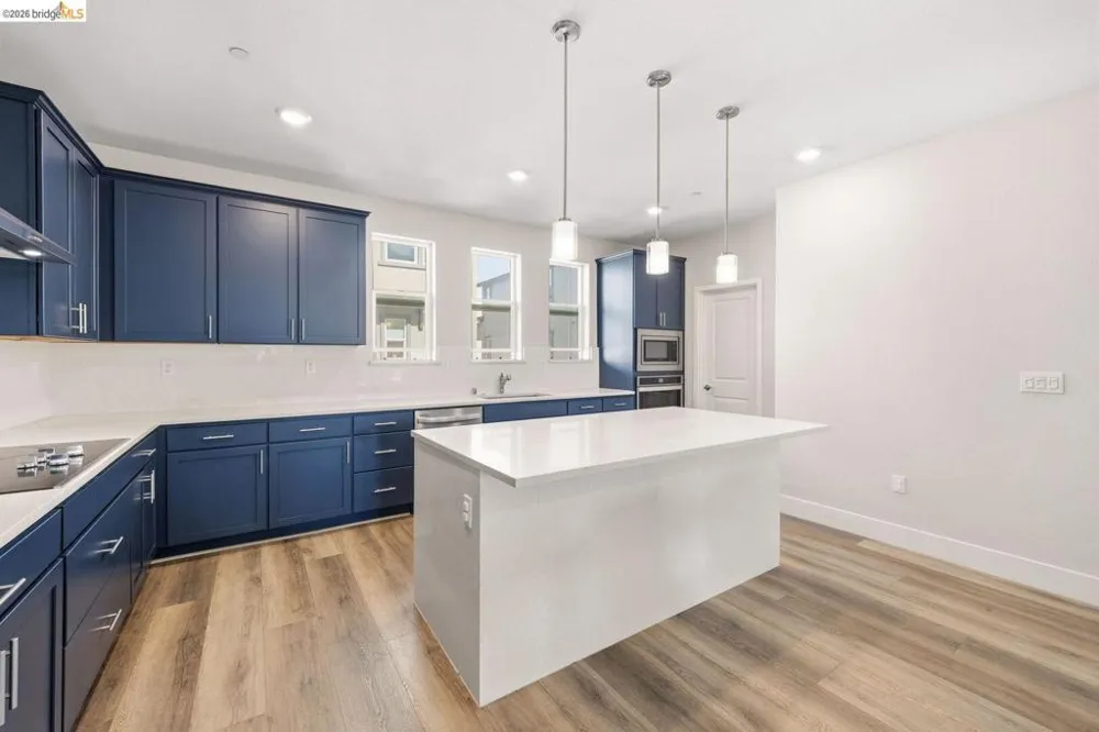 2825 Crusader ST Alameda, CA 94501