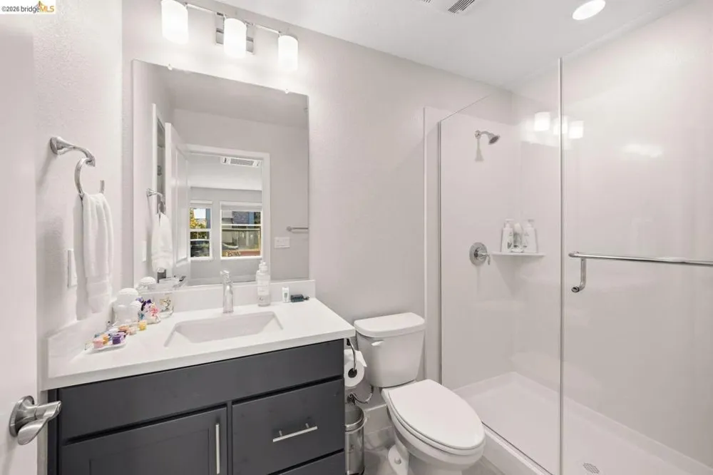 2825 Crusader ST Alameda, CA 94501