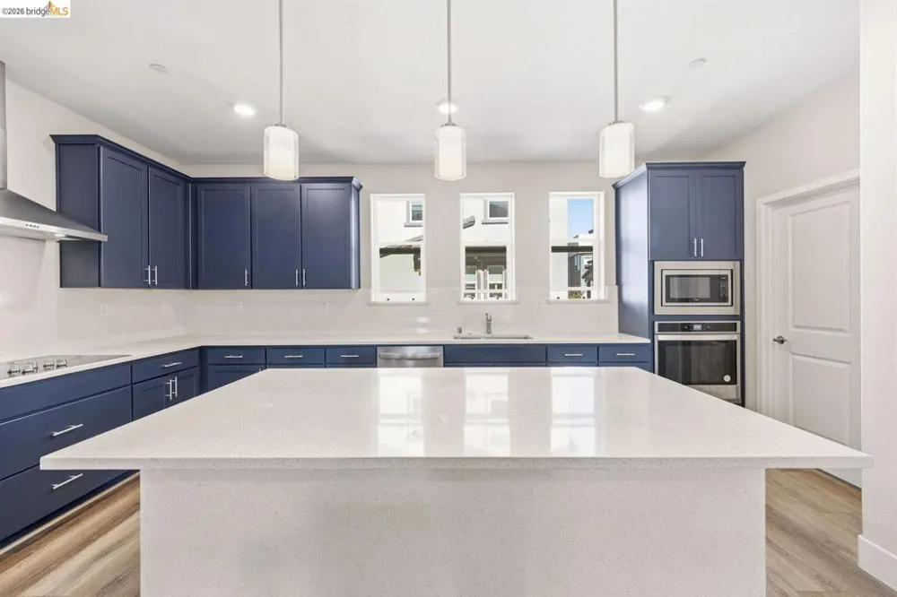2825 Crusader ST Alameda, CA 94501