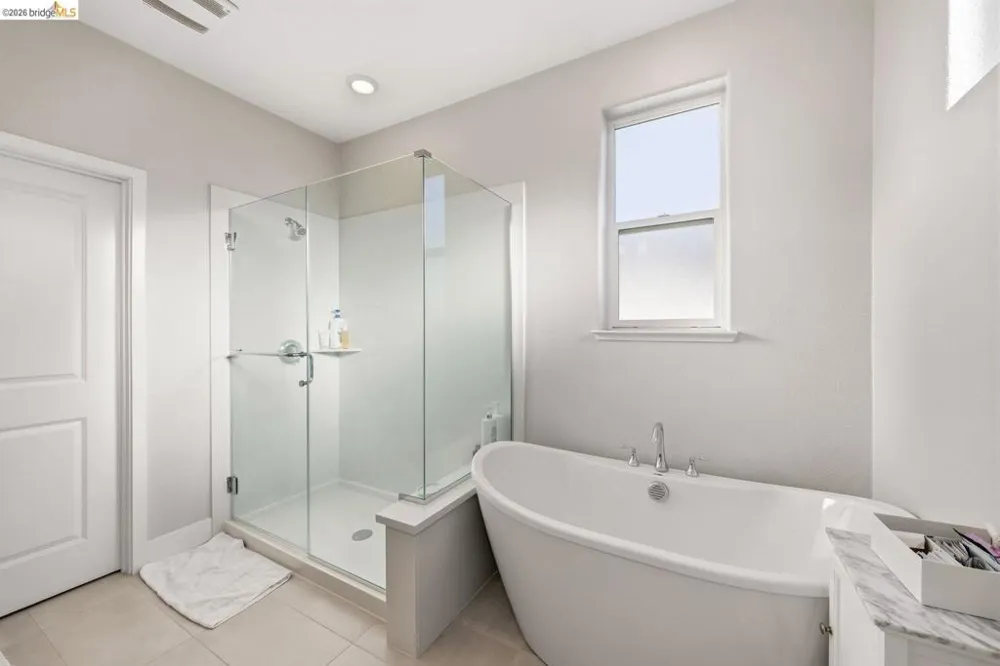 2825 Crusader ST Alameda, CA 94501