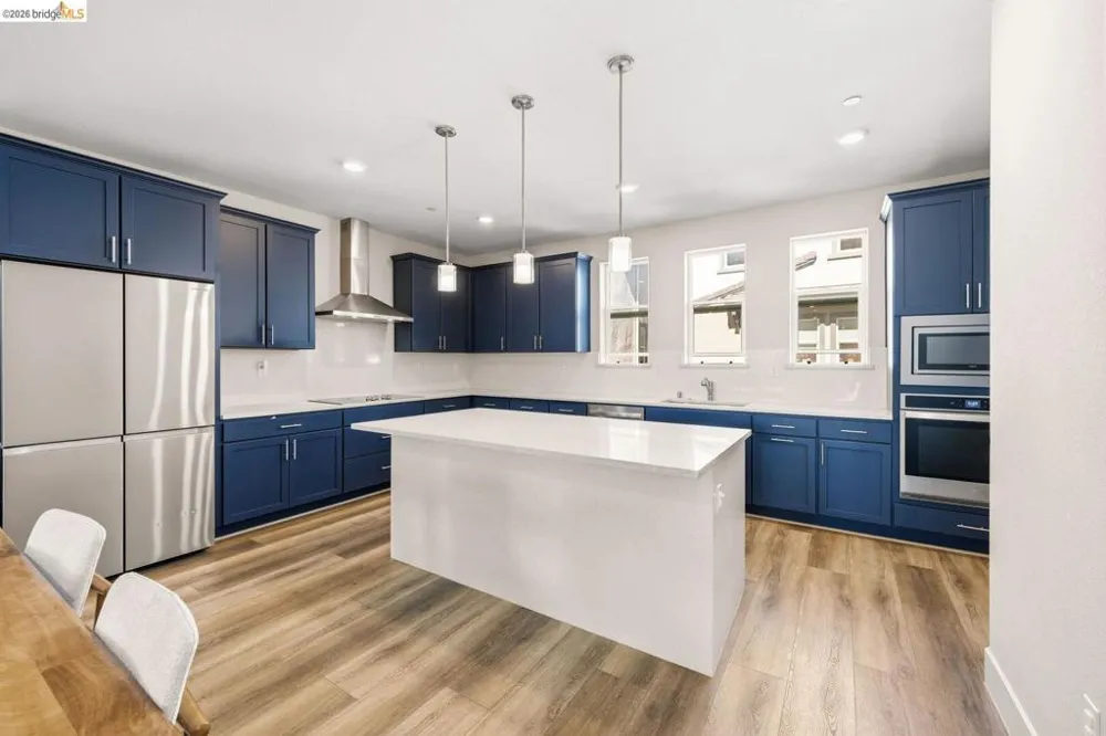 2825 Crusader ST Alameda, CA 94501
