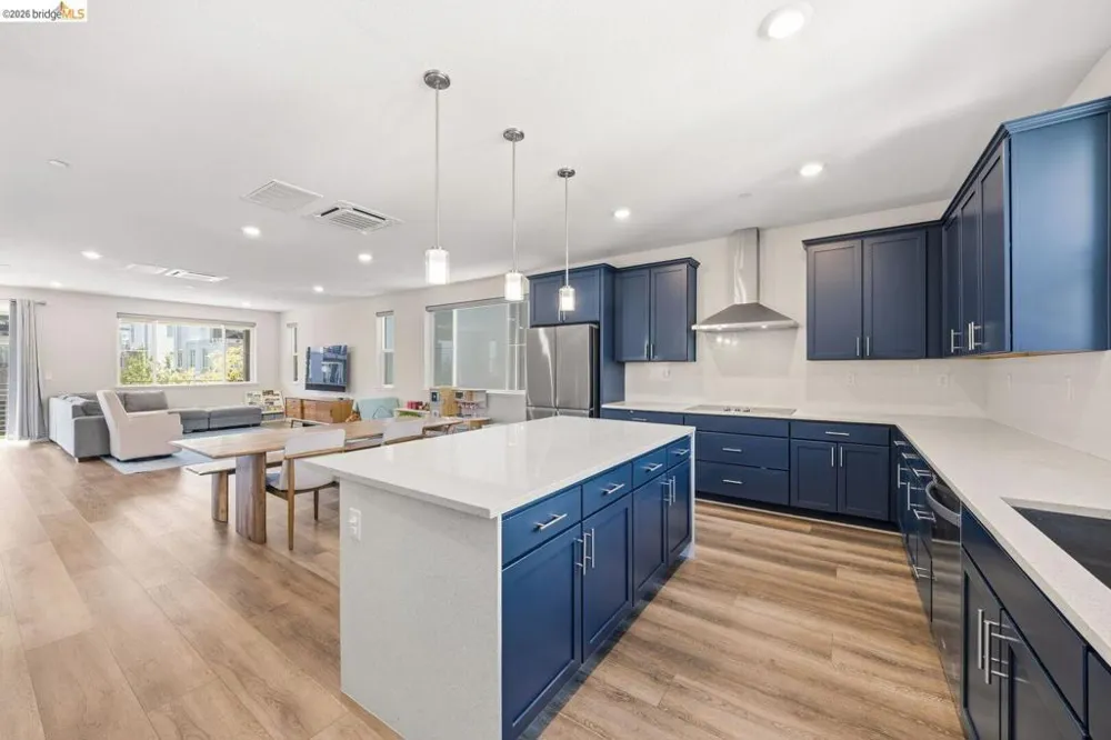 2825 Crusader ST Alameda, CA 94501