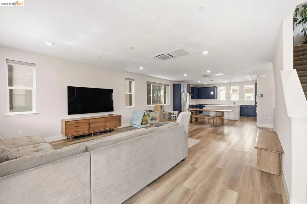 2825 Crusader ST Alameda, CA 94501