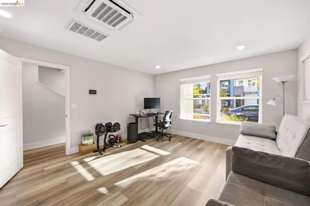 2825 Crusader ST Alameda, CA 94501