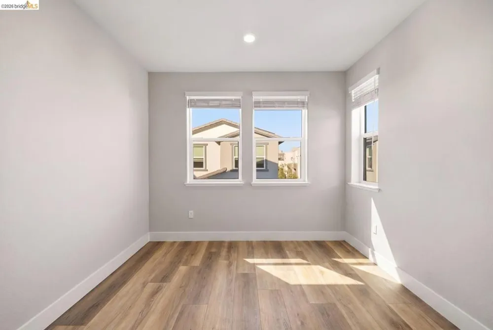 2825 Crusader ST Alameda, CA 94501