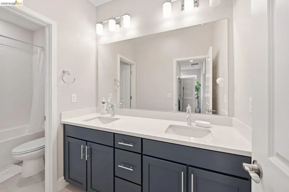 2825 Crusader ST Alameda, CA 94501