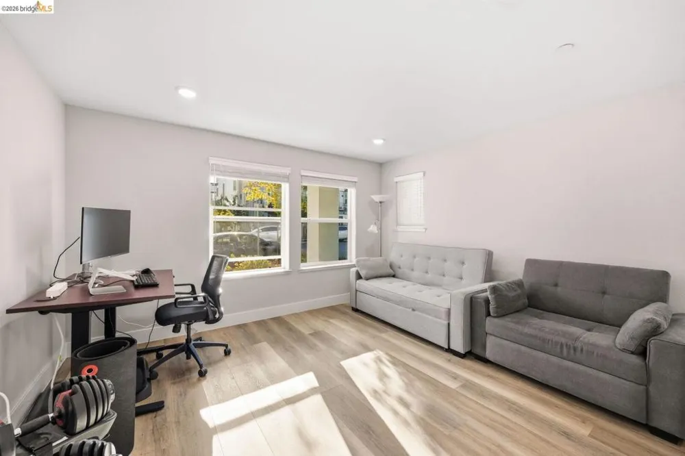2825 Crusader ST Alameda, CA 94501