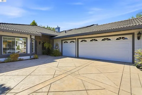 4310 Canyon Crest Rd