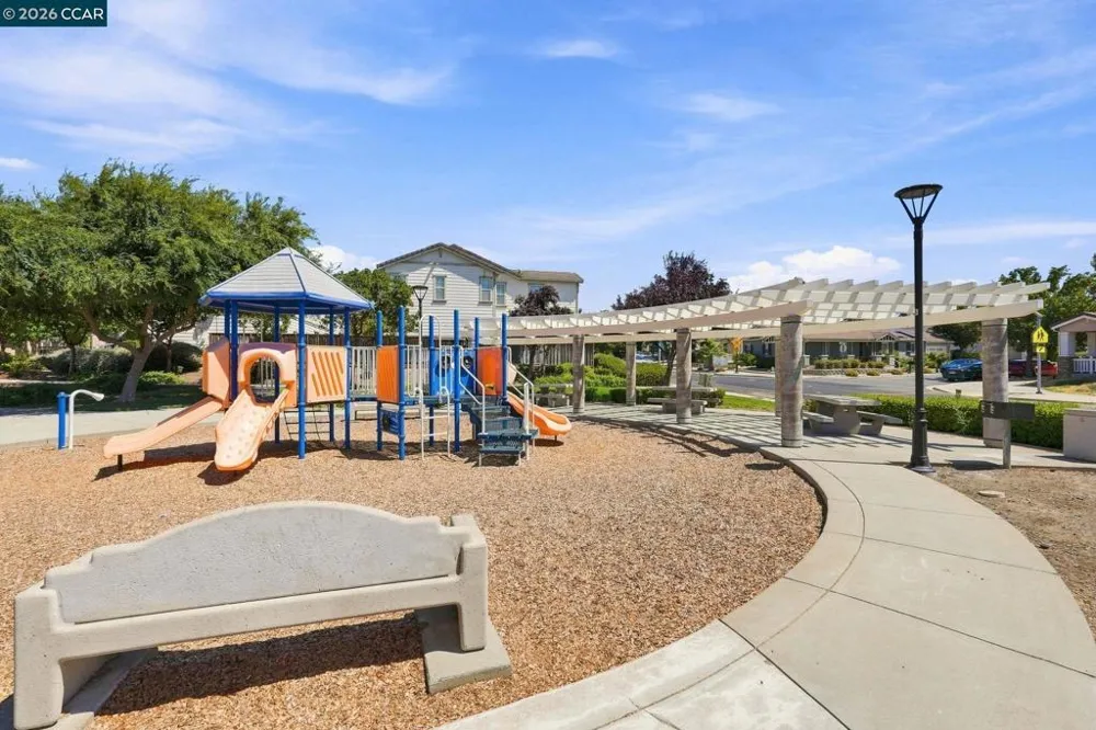 215 W 12th Street Pittsburg, CA 94565