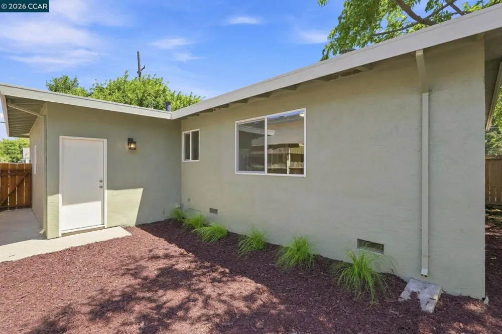 215 W 12th Street Pittsburg, CA 94565