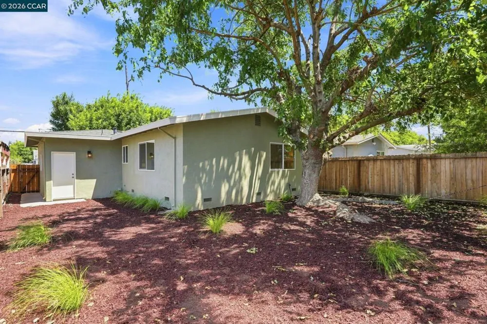 215 W 12th Street Pittsburg, CA 94565