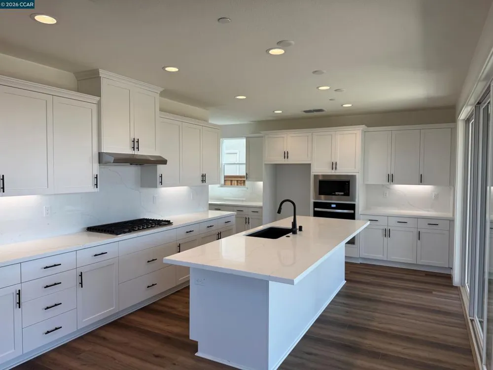 3696 Darnoch Ave. Lathrop, CA 95330