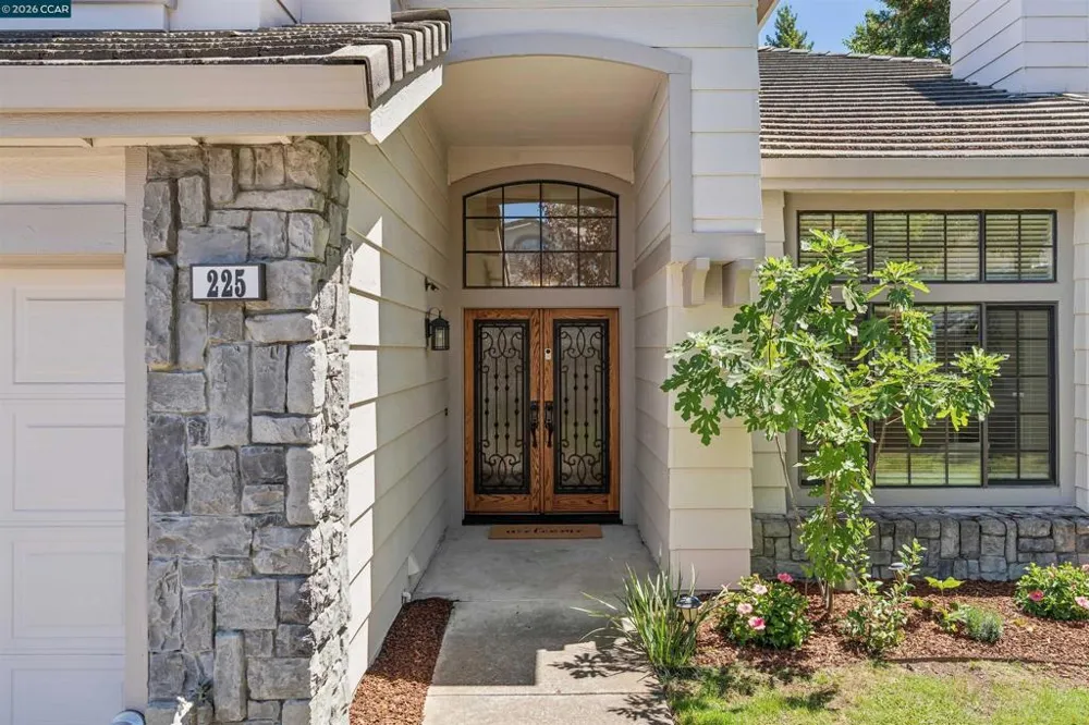 225 Valley Glen Ln Martinez, CA 94553