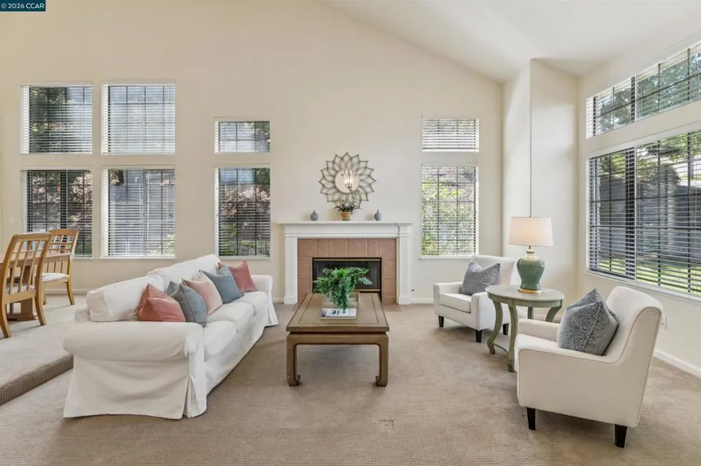 225 Valley Glen Ln Martinez, CA 94553