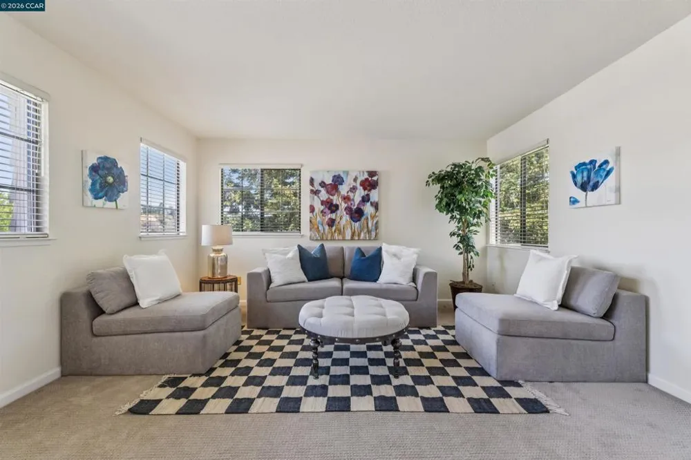 225 Valley Glen Ln Martinez, CA 94553